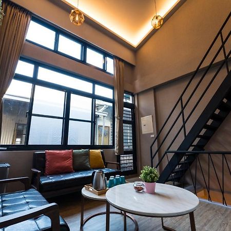 Reise Guesthouse 喜遊旅宿 ゲストハウス 旅マニア Тайнань Экстерьер фото