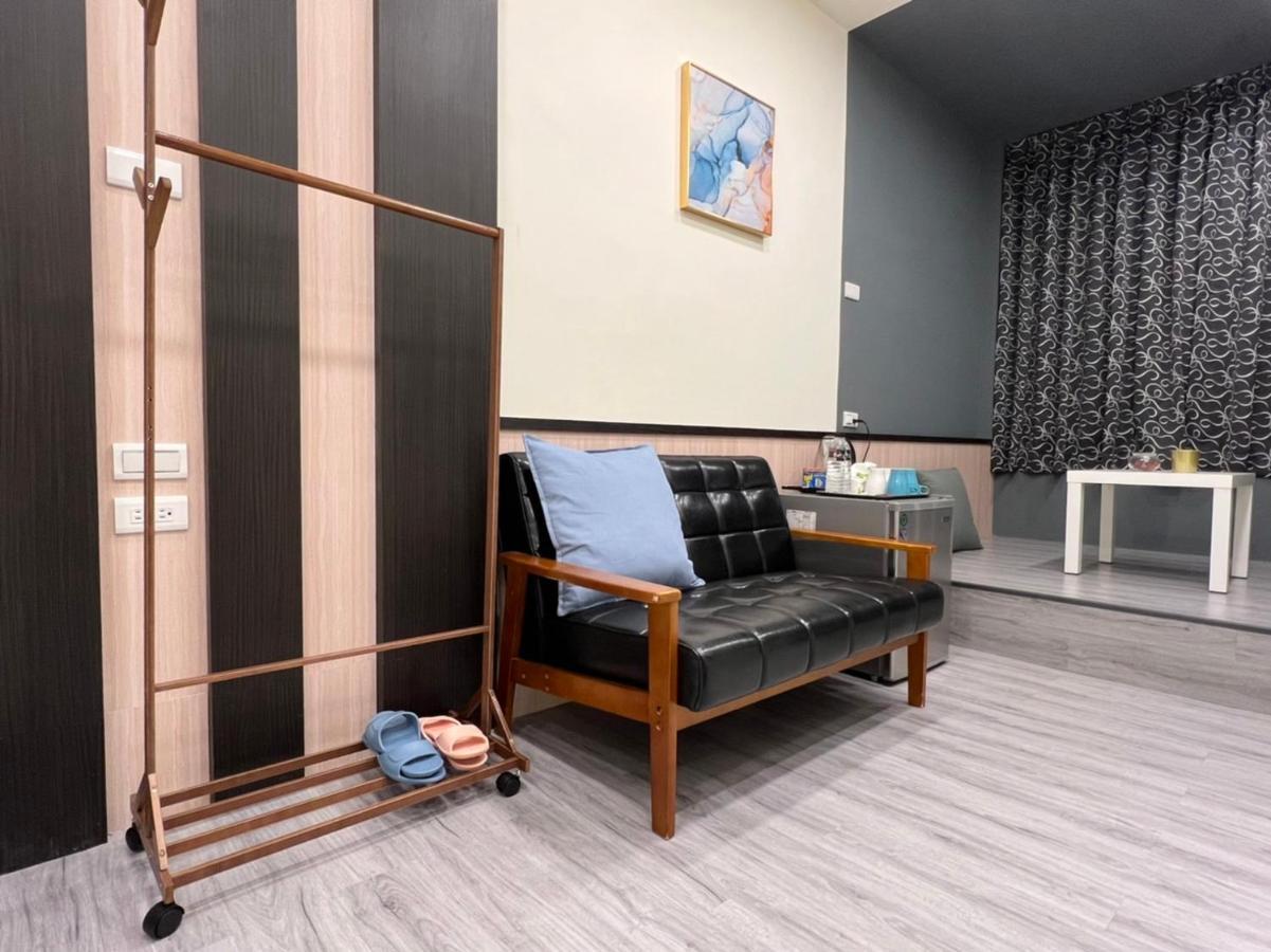 Reise Guesthouse 喜遊旅宿 ゲストハウス 旅マニア Тайнань Экстерьер фото